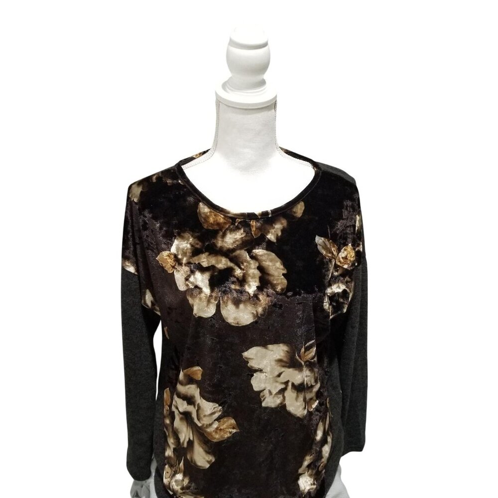 Entro Womens Medium Black & Floral Velvet Long Sleeve Top